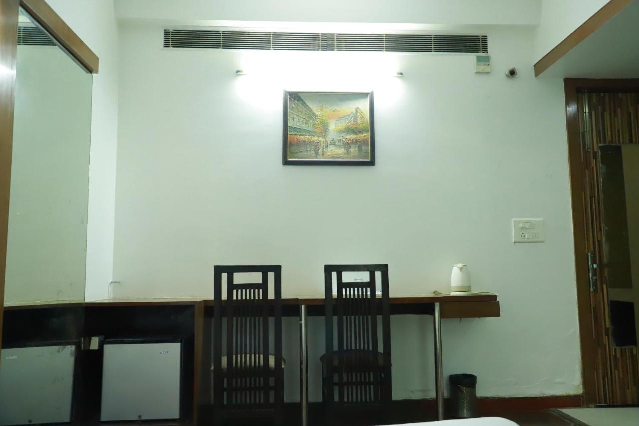 Hotel Parth Inn Ghaziabad Exterior foto